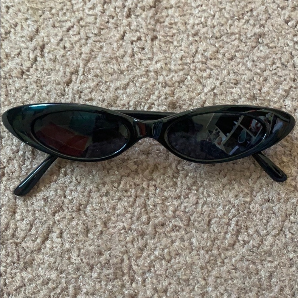 Cute black winged sunglasses